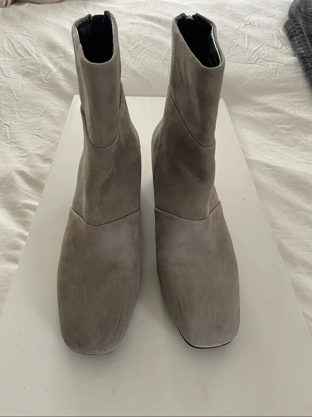 Kenneth Cole Genuine Suede Leather Ankle Boots Booties Lt. Grey Block Heel